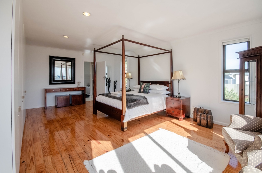 4 Bedroom Property for Sale in Pringle Bay Western Cape